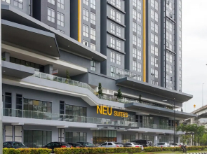 Neu Suites Residence, Embassy Row