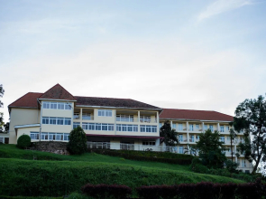 Golf Lane Hotel