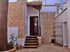 Frenteabastos Hostel & Suites