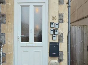 Cardiff Guesthouse & On-Street Parking