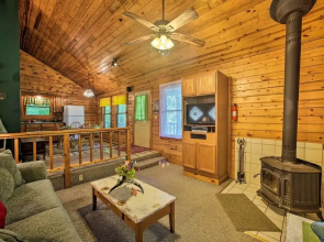 Eureka Springs Studio w/ Deck, Views & Bbq!