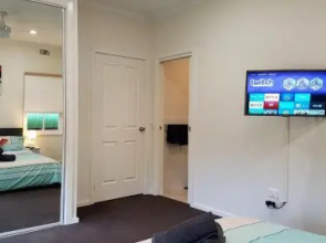 Homely Getaways - Eighth Street Mildura