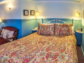 Blue Moon House ~ Just Five Blocks From Osf!