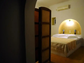 Haraki Studios & Apartments