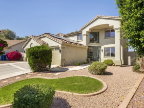 Cozy Sun-kissed Desert Oasis 4 Bedroom Home by RedAwning