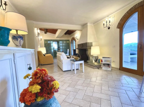 Villa in Posizione Panoramica-Villa Punta Pareti