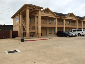 Executive Inn & Suites