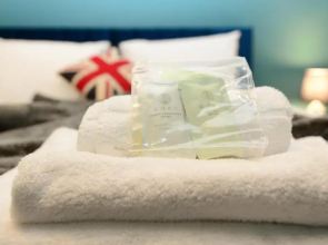 'The George' - Hot Tub - Classic Arcade Video Games Area - Multiple Vehicle Parking