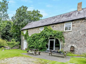 Lovely 7-bed Apartment in Llandysul