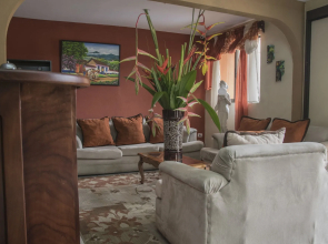 Berlor Airport Inn
