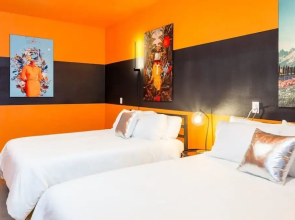 Massive 10br Compound6 Min to Downtown Austin