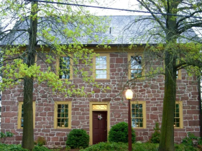 Brownstone Colonial Inn