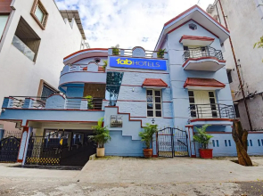 Fabexpress Ravikeerthis Service Apartment