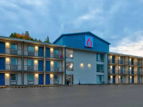 Landmark Inn