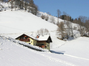 Posh Villa in Rennweg am Katschberg with Wellness and Bar