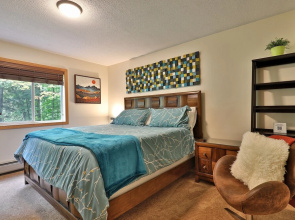 Killington Mountain Retreat: Great Ski House For Families & Groups! Close To Mountain! Hot Tub. 4 Bedroom Home