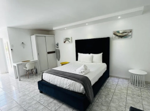 Douglas Highway Hotel