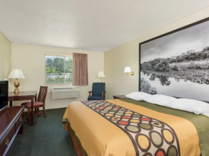 Super 8 By Wyndham Burnham/Lewistown