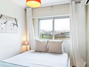Large Contemporary 3 Bedroom Apartment