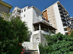Comfy Flat w Balcony 5 min to Greco Beach in Budva