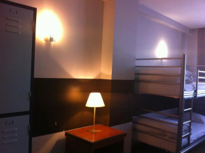 Es Hostel Midi