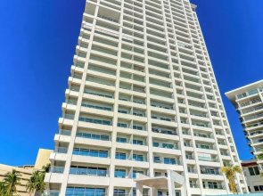 New Oceanfront 1 BR Condo - Gym - Beach - Pool