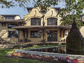 1851 Historic Maple Hill Manor B&B