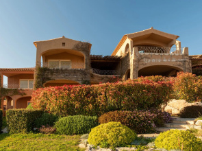 It has 1 bedroom communicating with the living room, kitchenette, large terrace (with table and comf-SHERDEN BILO 4