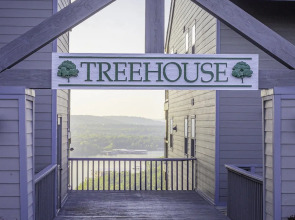 Treehouse Condo Lake Resort