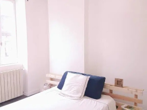Charmant Logement, Propre de 40m2 environ en plein centre ville, dans le cœur historique de Vierzon, dans le Cher