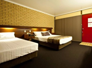Sarina Motor Inn