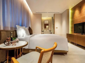 5BR Luxury Villa: Elite Services & Privacy