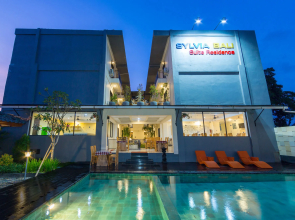 RedDoorz Plus near Mall Bali Galeria 2