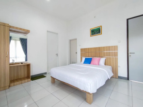 RedDoorz @ Batutulis Bogor Villa Papatong by M