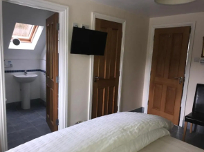 Riverside Cottage B&B