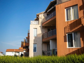 FM Premium 1-BDR Apartment with Pool & Parking - Summertime