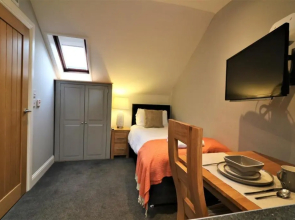 Signature - Lindin Cottage Room 4