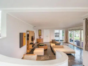 Villa Six Karang Kembar