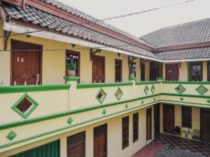 RedDoorz Syariah near Stadion Maulana Yusuf