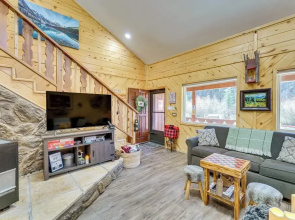 < 1 Mi to Skiing: Family-friendly Red River Haven