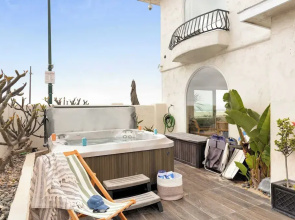 Shoreline by Avantstay Spectacular Beachfront Home w/ Fire Pit, Spa & Pool Table