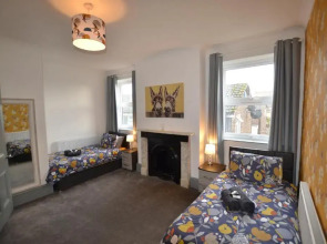 Maytree Apartment - 2 Bedrooms Apartment - Stayseekers