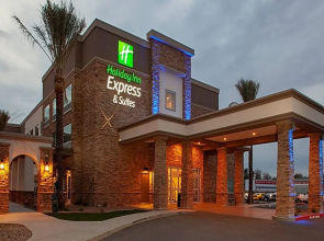 Holiday Inn Express & Suites Phoenix East - Gilbert by IHG