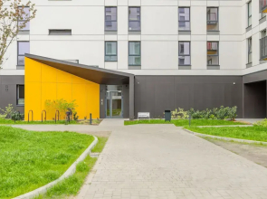 Apartment With Parking by Renters