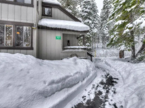 Granlibakken Retreat Near Tahoe Beach!