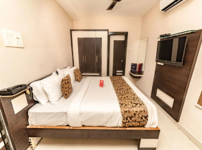 OYO 9804 Hotel SR Residency