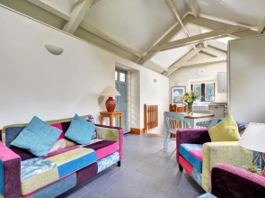 Bright Holiday Home With Pleasant Garden and Comfortable Interior in Dunmere