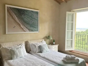Luxury 6-bed Tuscan Villa Near Lucca and Florence