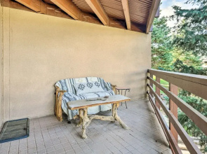Rustic Condo w/ Deck < 1 Mi to Angel Fire Resort!