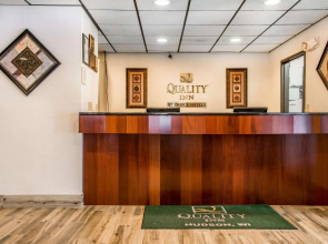 Hudson Inn & Suites